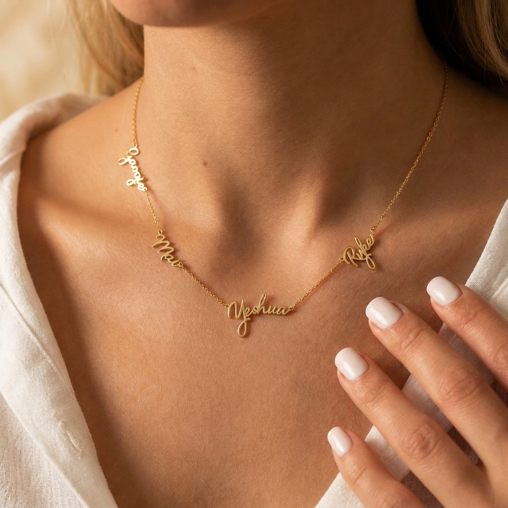 Salomé – Collier prénom personnalisé fin en or - Or massif 18 carats - Or jaune - porté autour du cou
