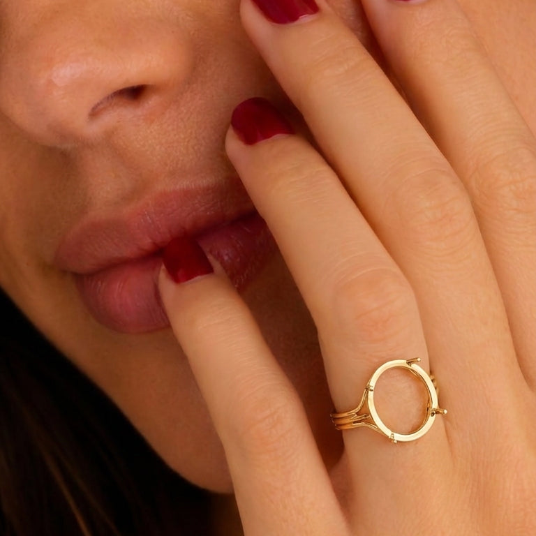 Cora – Bague monture en or massif - Or massif - Or jaune - porté sur la main