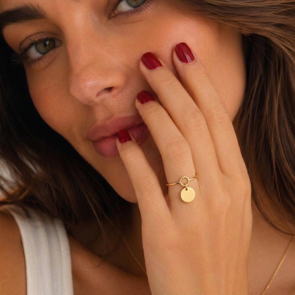 Ines – Bague fine pendentif rond Or jaune
