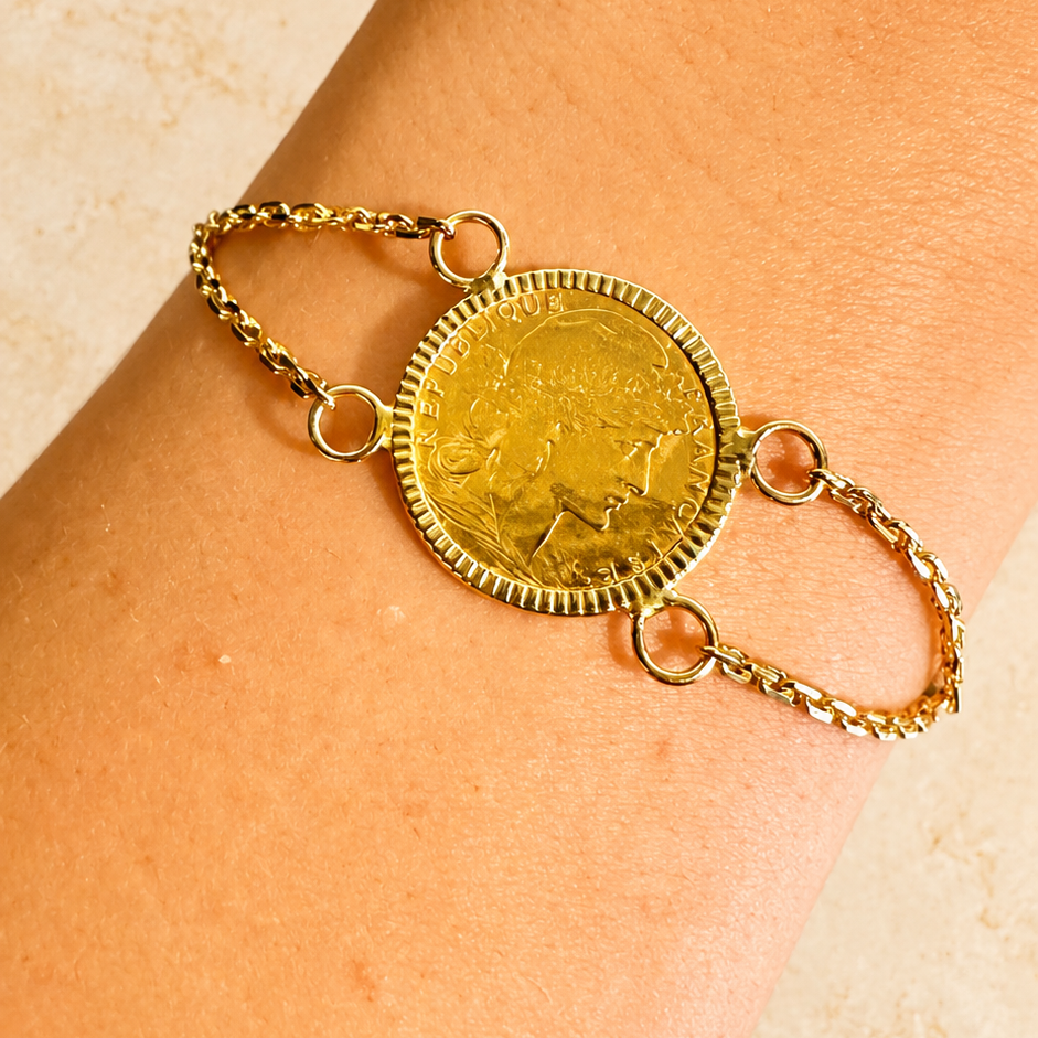 Bracelet chaîne avec médaille ronde façon pièce dorée
