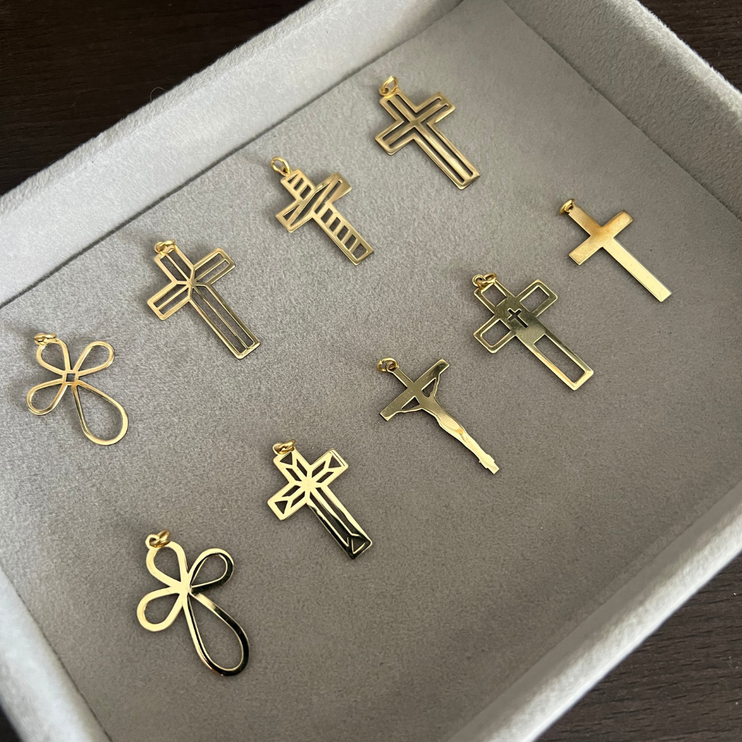 Pendentif croix catholique or 18K – Bijou religieux en Or massif