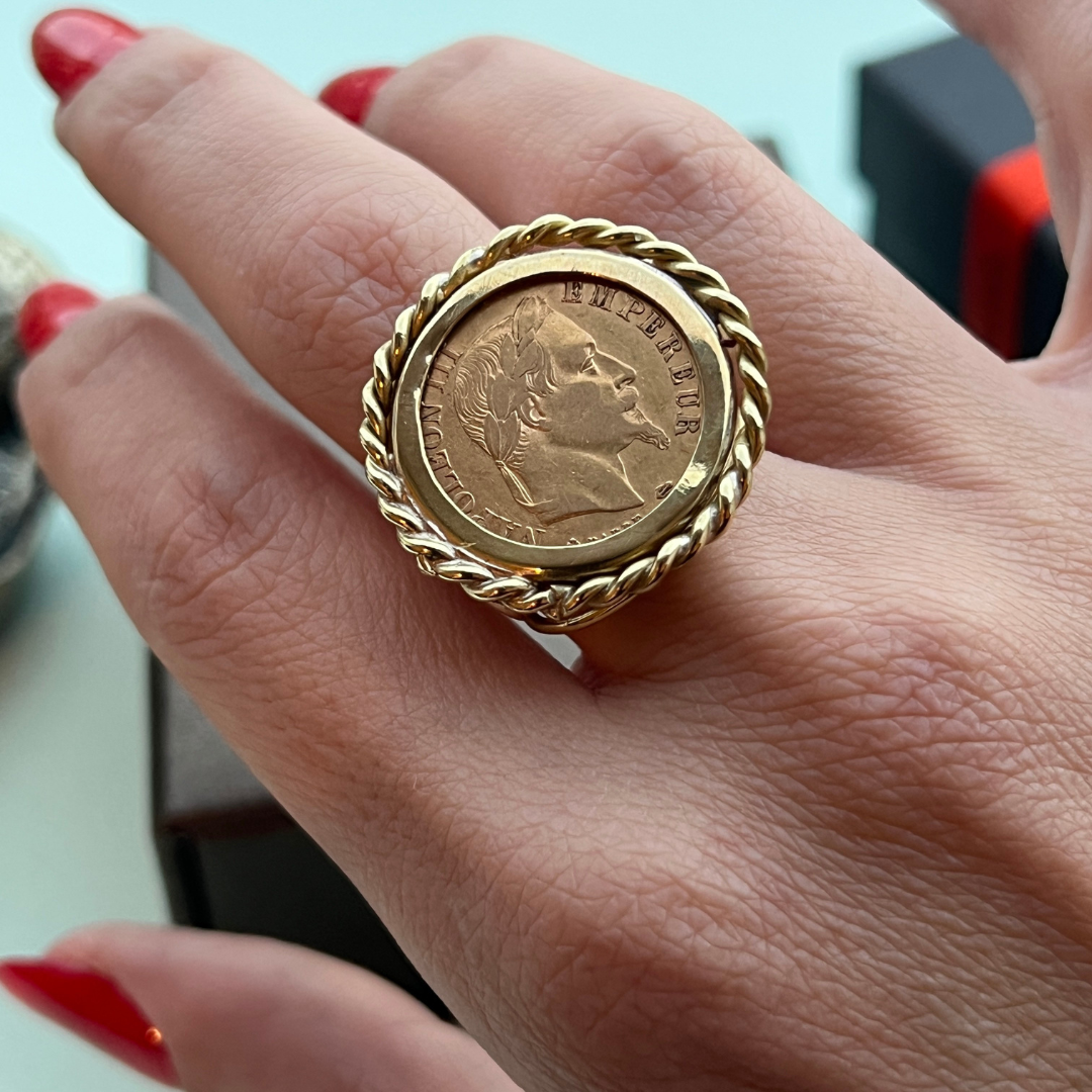 Bague avec Louis d'Or anneaux ciselé 18k/22K
