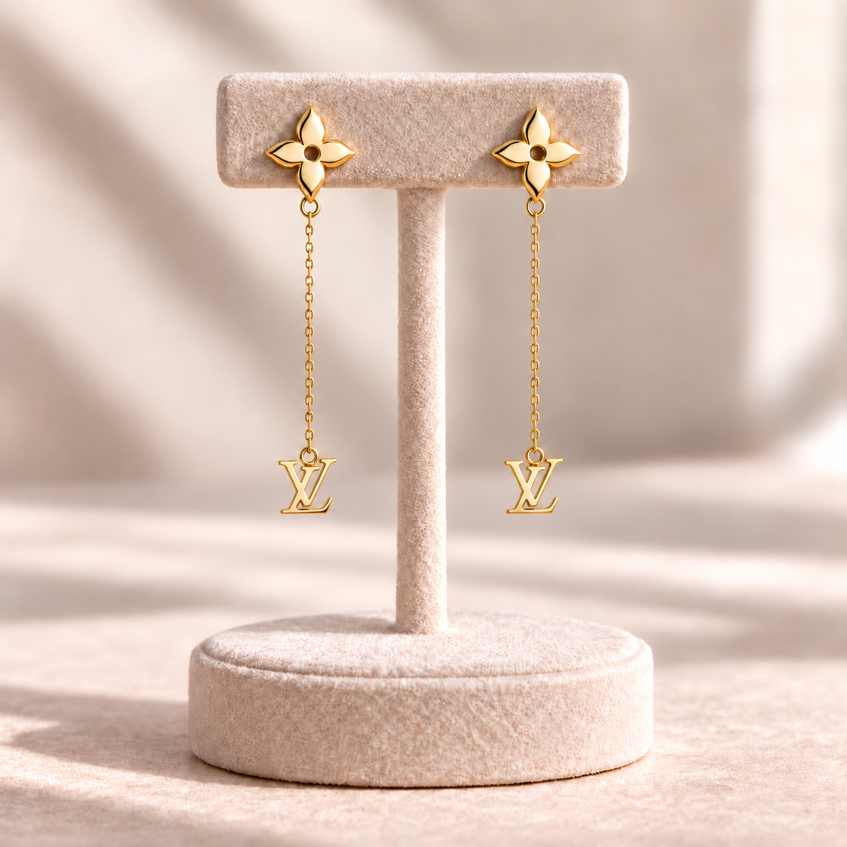 Boucles d’oreilles pendantes en Or 18 carats à monogrammes