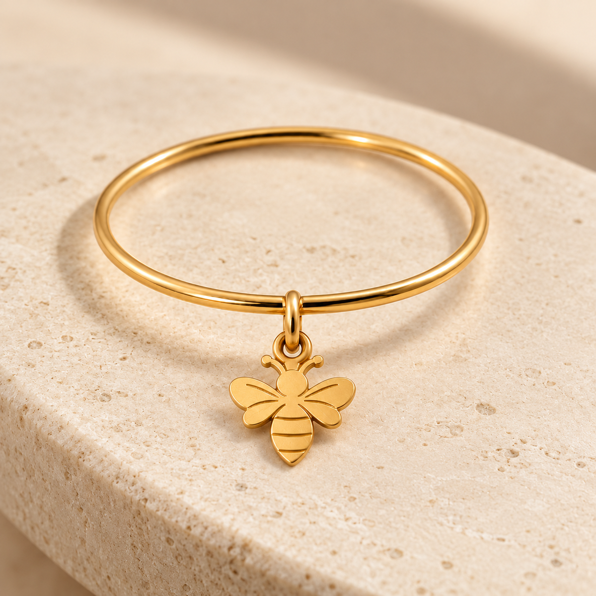 Bague breloque abeille en Or jaune
