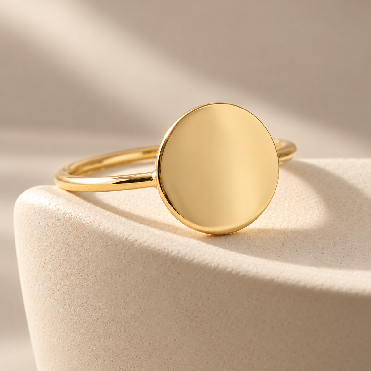 Bague avec disque ovale en Or jaune