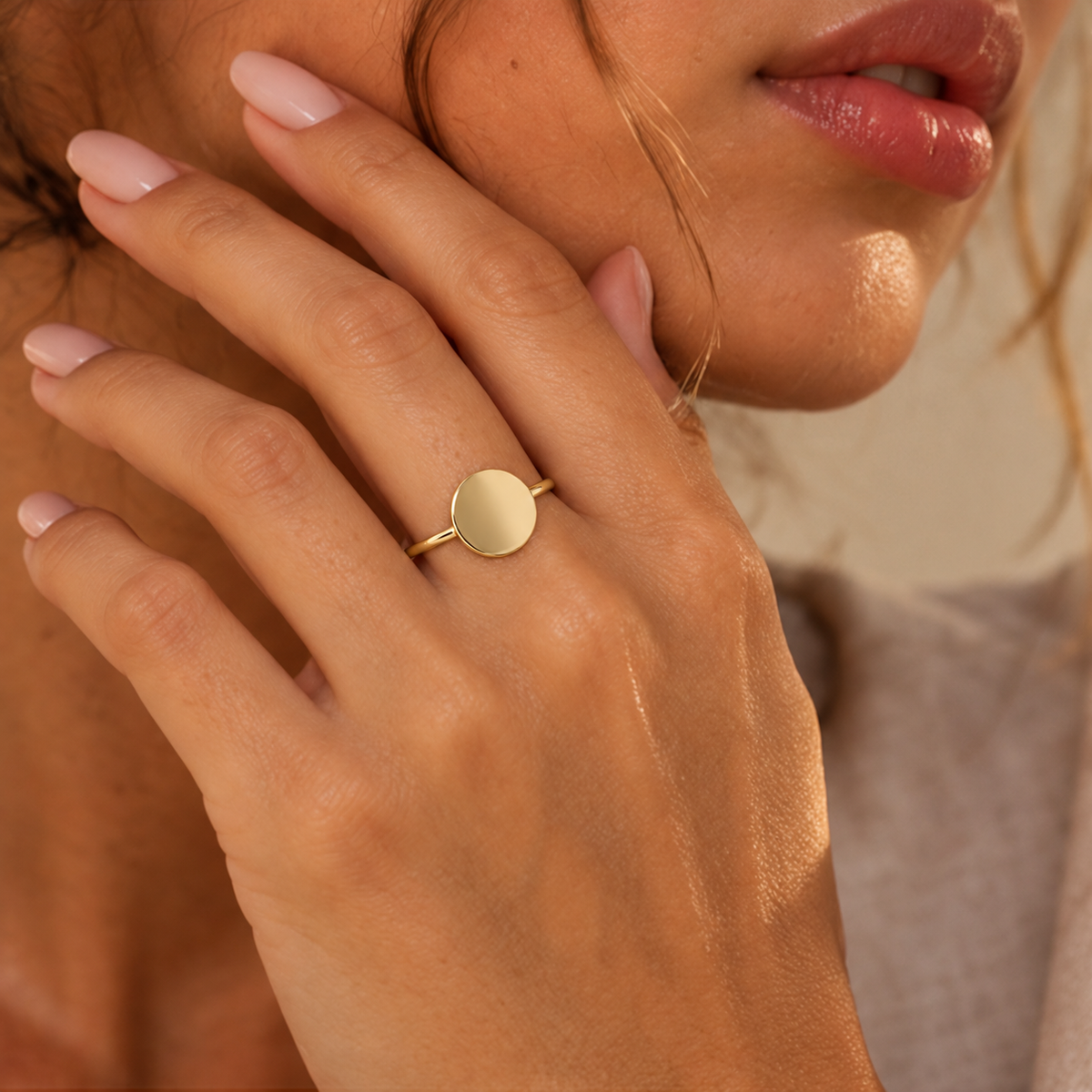Bague avec disque ovale en Or jaune