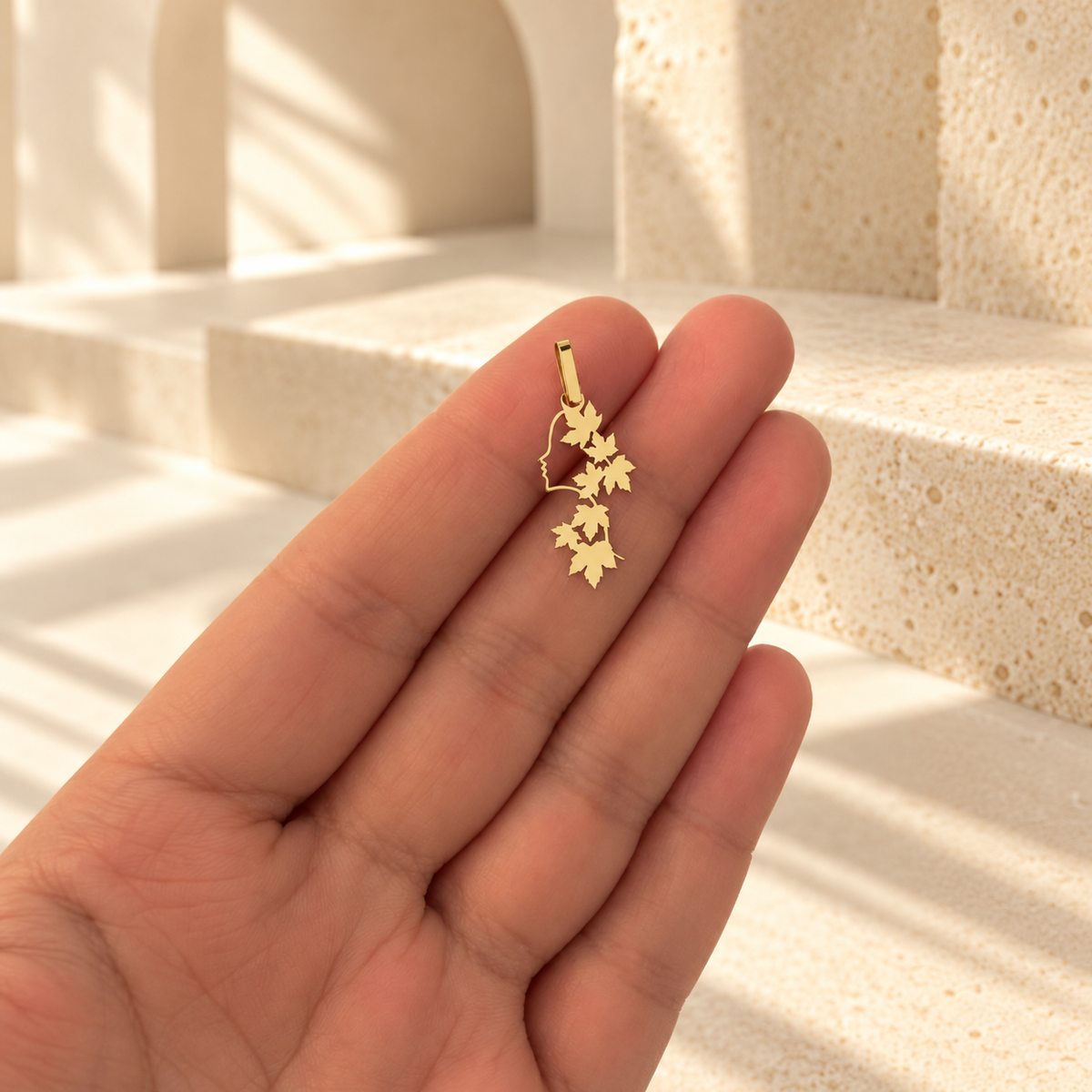 Pendentif doré à étoiles filantes