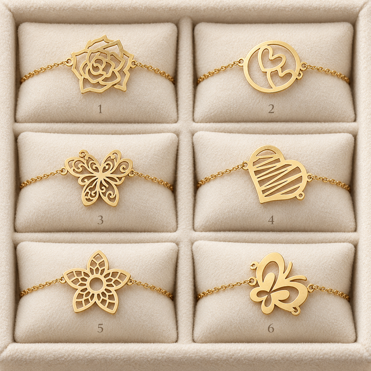 Assortiment de bagues en Orà fleurs ajourées et motifs géométriques