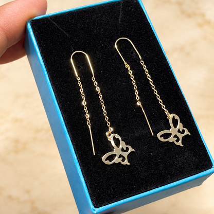 Boucles d’oreilles traversantes dorées à papillons stylisés