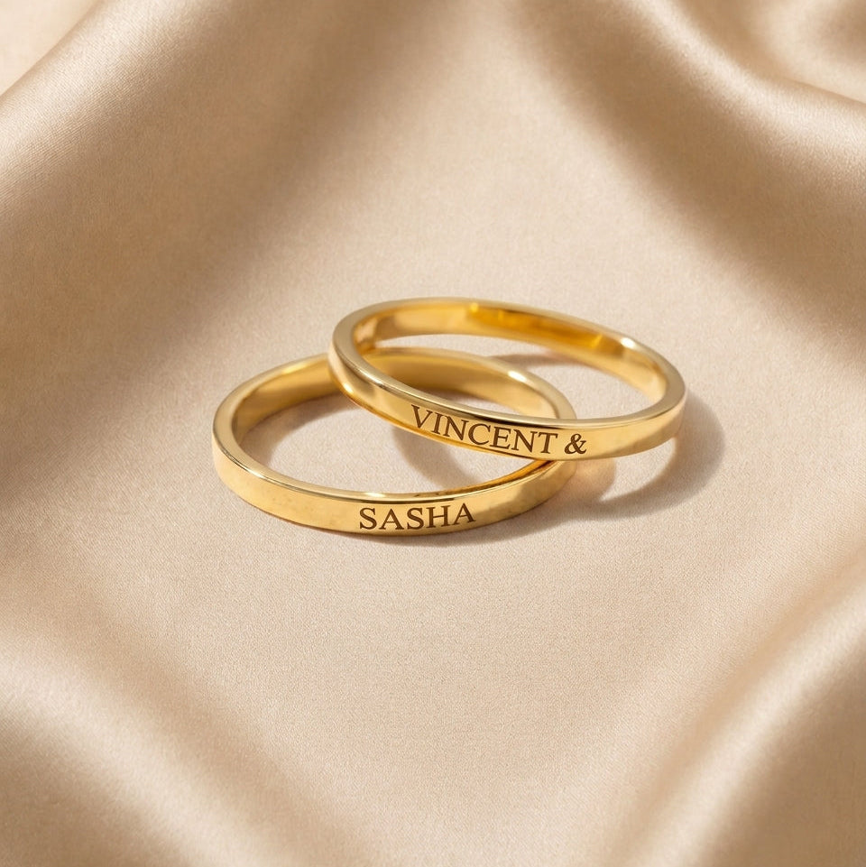 Ella – Bagues gravées personnalisées en or - Or massif - Or jaune - présenté dans un écrin cadeau de luxe