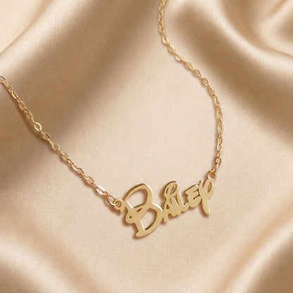 Collier prénom personnalisé en or jaune - Or massif 18 carats - Or jaune - présenté dans un écrin cadeau de luxe
