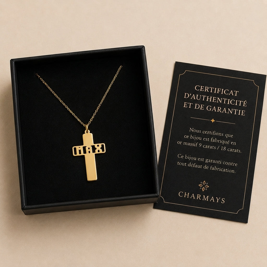 Zeinab – Pendentif croix prénom personnalisé or - Or massif 18 carats - Or jaune - présenté dans un écrin cadeau de luxe