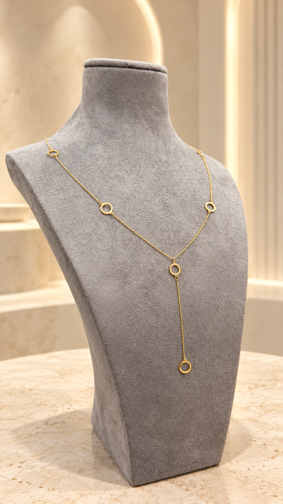 Collier doré en Y à anneaux circulaires