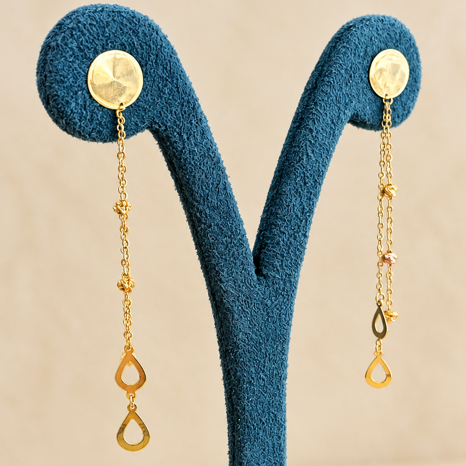 Boucles d’oreilles pendantes dorées à chaînettes et anneaux