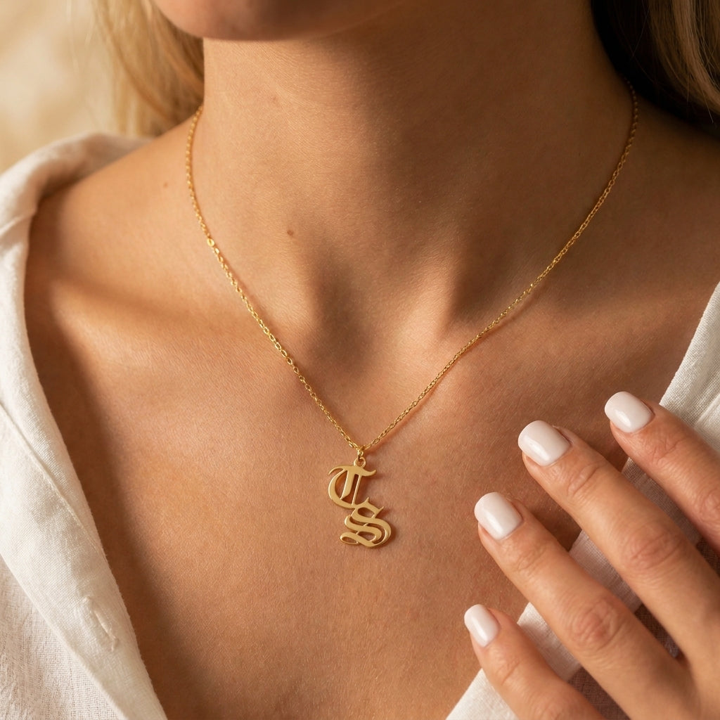 Elia – Collier initiales personnalisées en or - Or massif 18 carats - Or jaune - porté autour du cou
