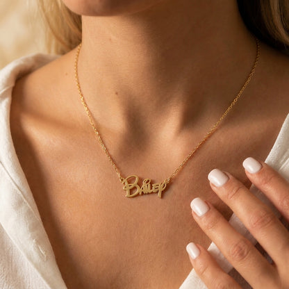 Collier prénom personnalisé en or jaune - Or massif 18 carats - Or jaune - porté autour du cou