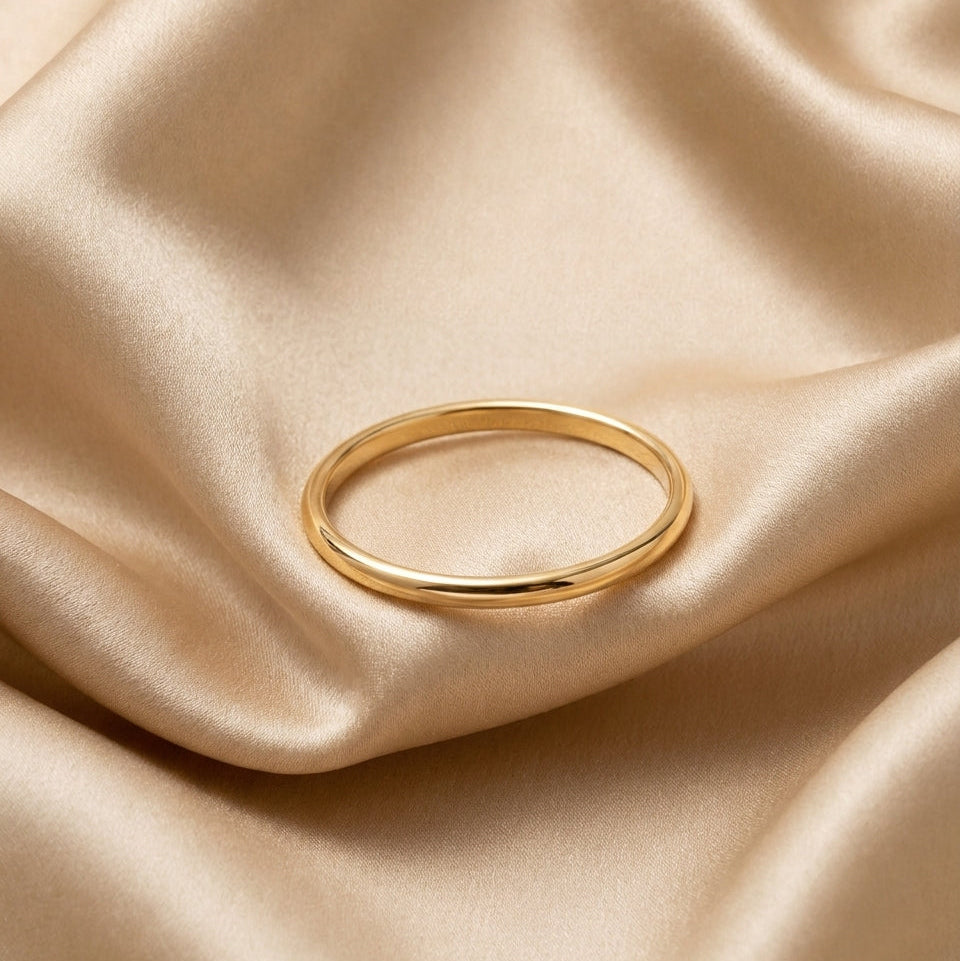 Sira – Bague fine en or jaune 18 carats - Or massif 18 carats - Or jaune - présenté dans un écrin cadeau de luxe