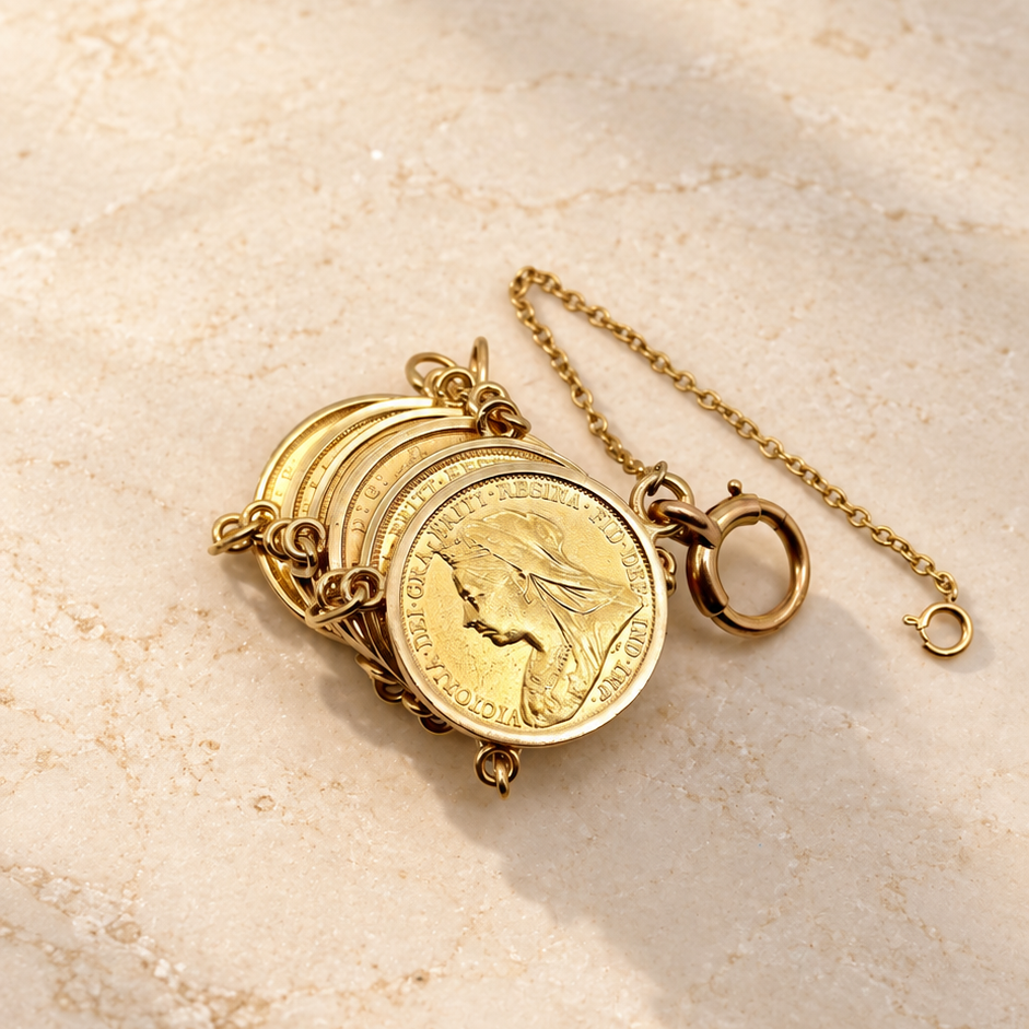 Bracelet avec pièce ronde et chaînes décoratives