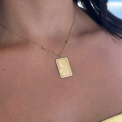 Collier avec pendentif gravé Lady Fortuna en Or 18K