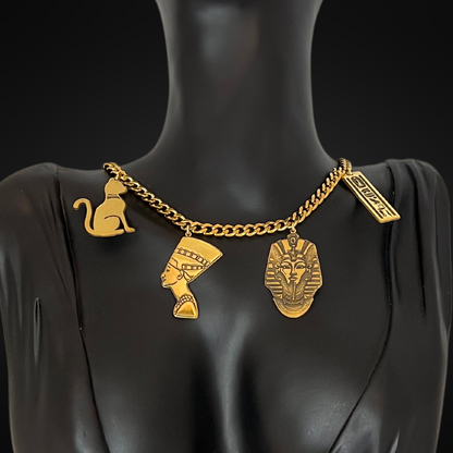 Collier en plaqué or chaîne avec pendentif 4 anneaux 4 prénoms à graver Collier en plaqué or chaîne avec pendentif 4 anneaux 4 prénoms à graver
