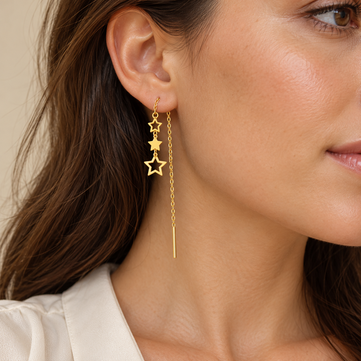 Boucle d’oreille traversante en Or  à trois étoiles et chaînette