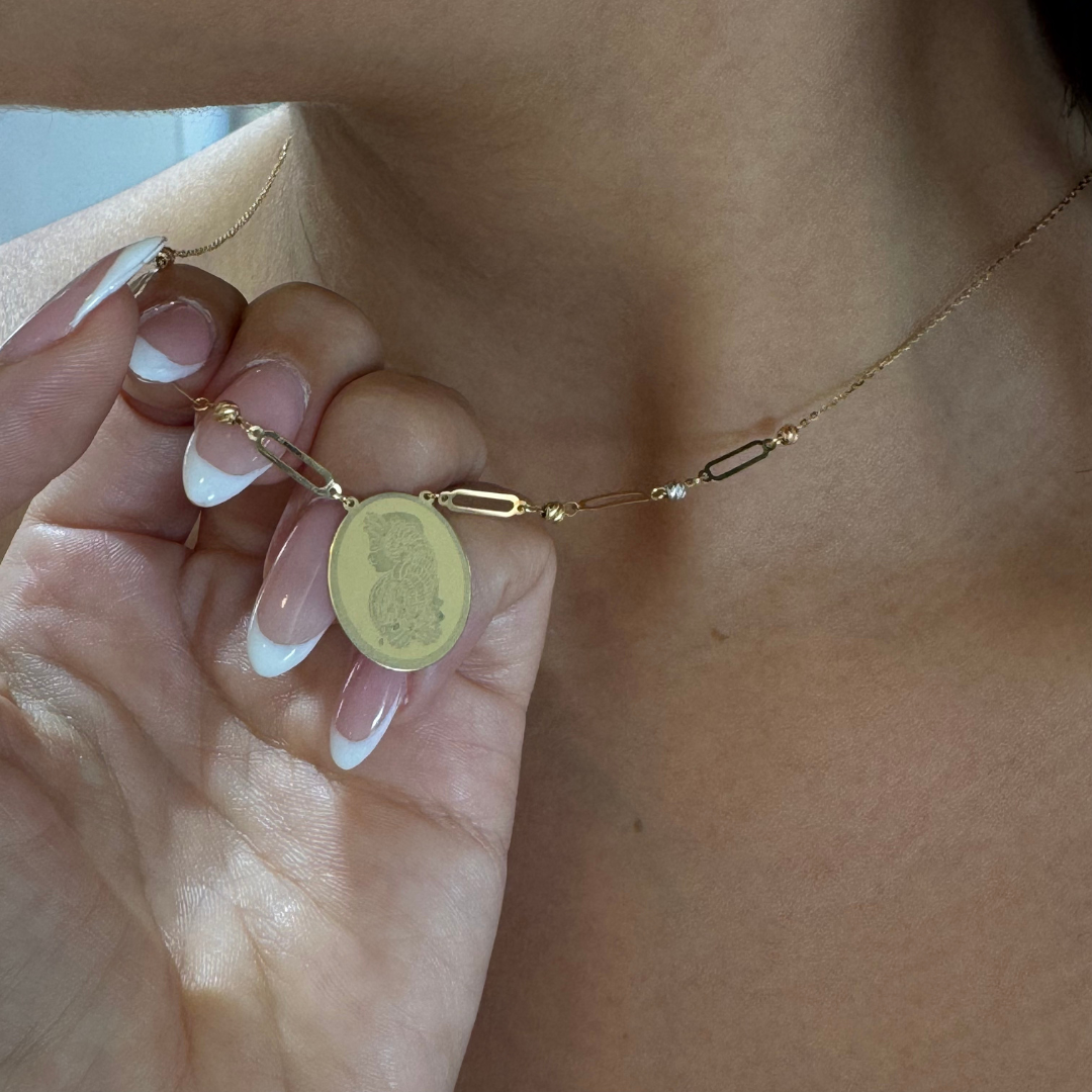 Collier avec pendentif gravé personnalisé en Or 18K