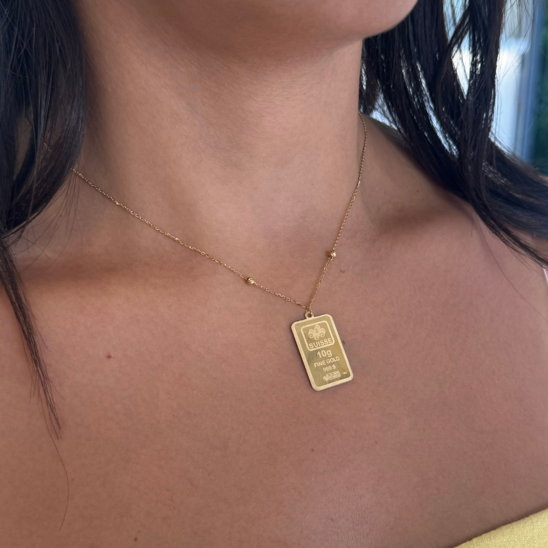 Collier avec pendentif gravé Lady Fortuna en Or 18K