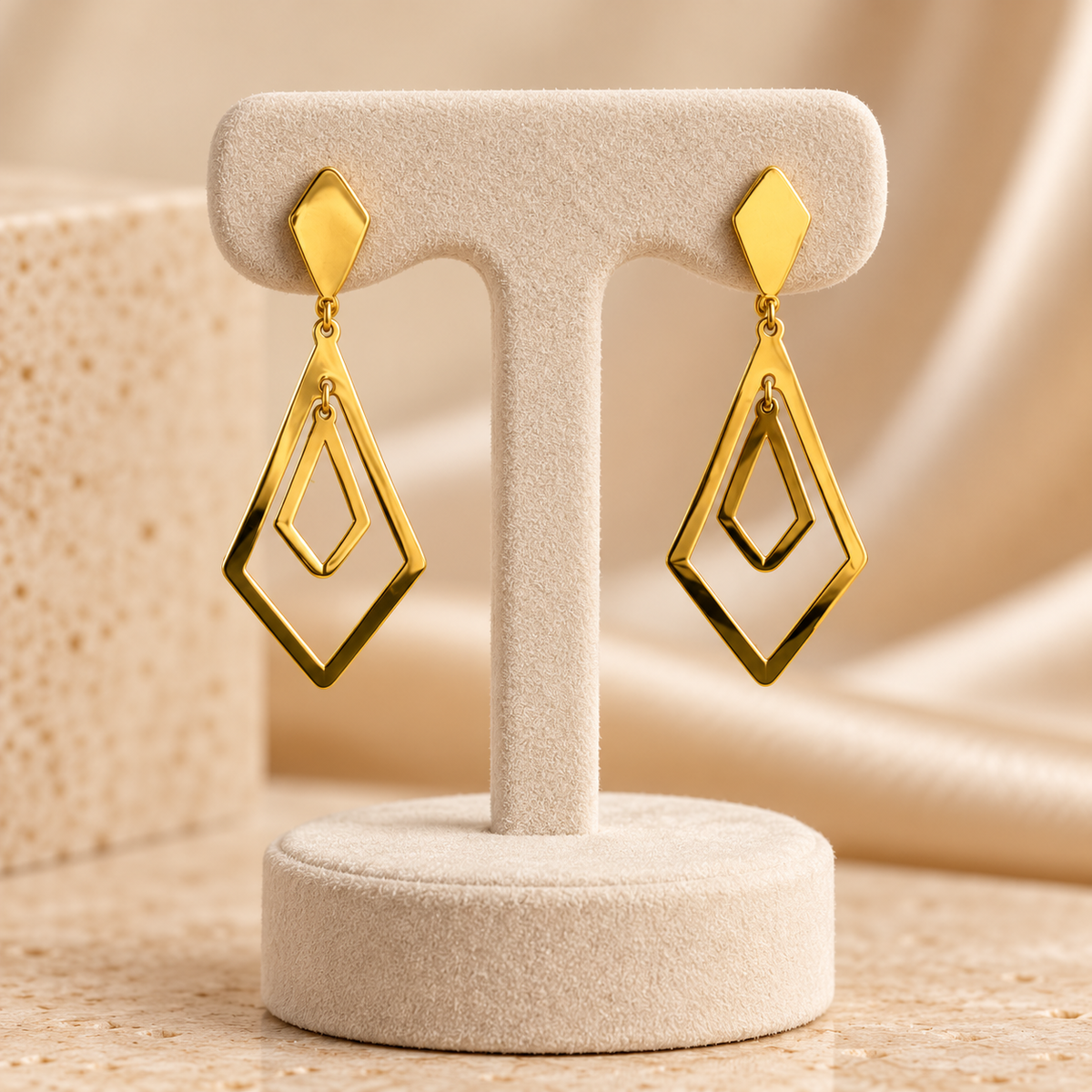 Boucles d’oreilles en Or  pendantes à losanges ajourés