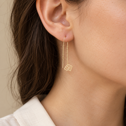 Boucles d’oreilles traversantes en Or à fleurs et carrés ajourés