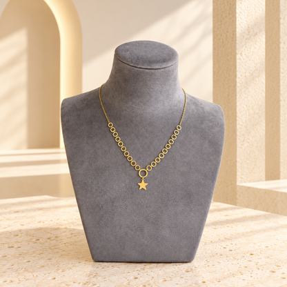 Collier doré à pendentif étoile
