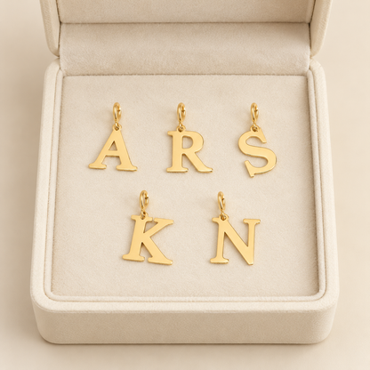 Pendentifs initiales Collection de lettres majuscules en Or 9 et 18K