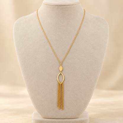 Collier en Or à pendentif ovale ajouré et franges de chaînes