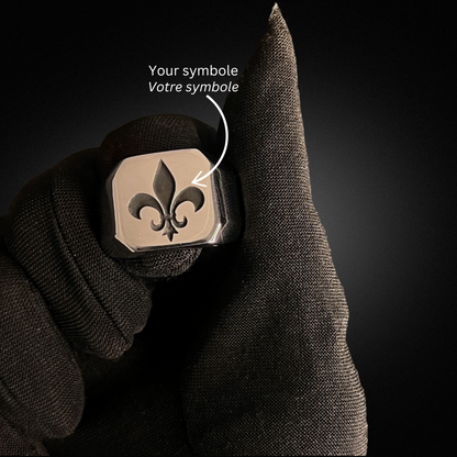 Chevalière carélo Fleur de lys gravée