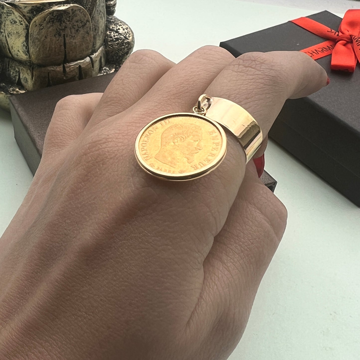 Bague Breloque avec une Louis d'Or anneau plein 18k/22K