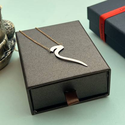 Collier lettre calligraphiée arabe