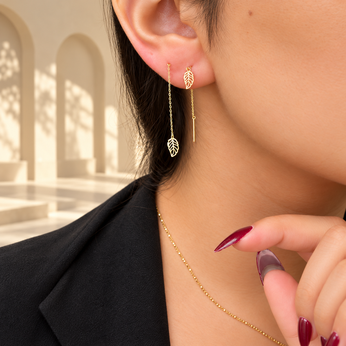 Boucles d’oreilles traversantes dorées à feuilles