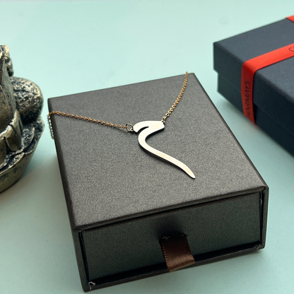 Collier lettre calligraphiée arabe