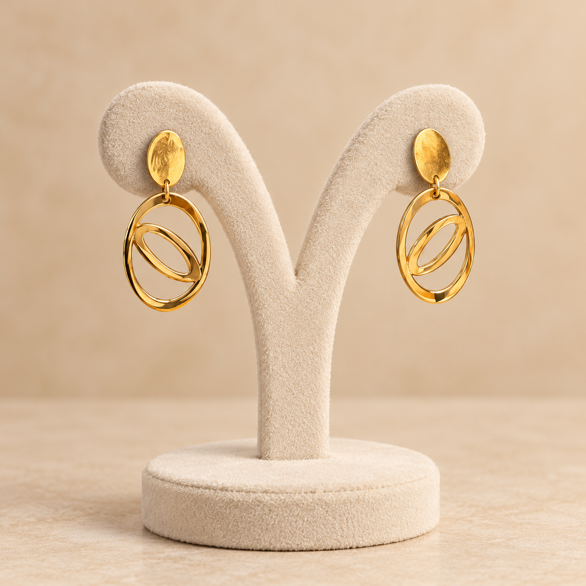 Boucles d’oreilles en Or  à anneaux ovales entrelacés