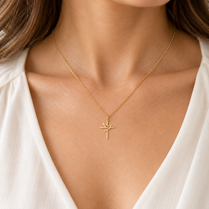 Pendentif croix avec colombe — Croix en Or intégrant une silhouette d'oiseau aux ailes déployées.