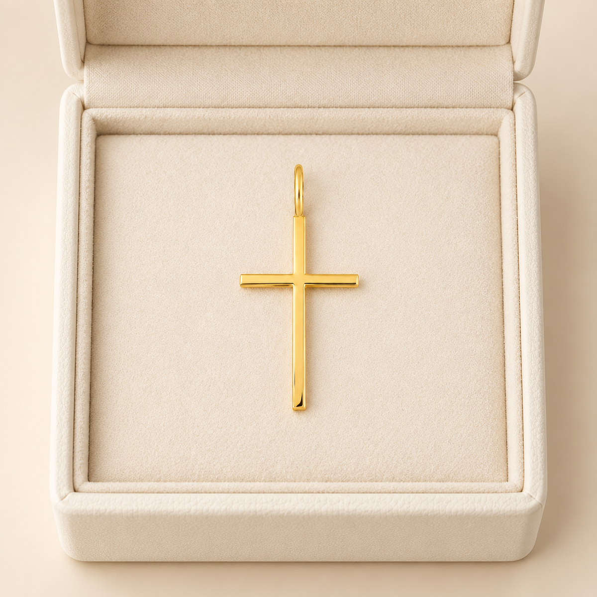 Pendentif croix fine — Croix latine en Or aux branches élancées.