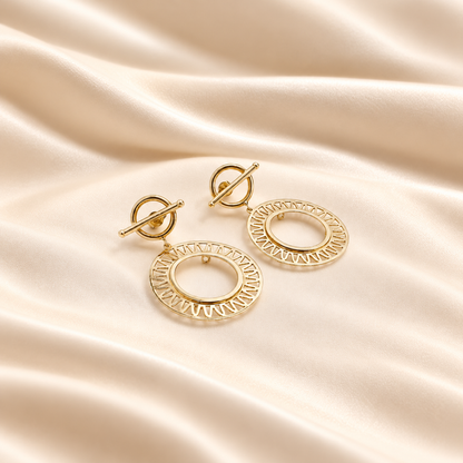 Boucles d’oreilles dorées à cercles ajourés rayonnants