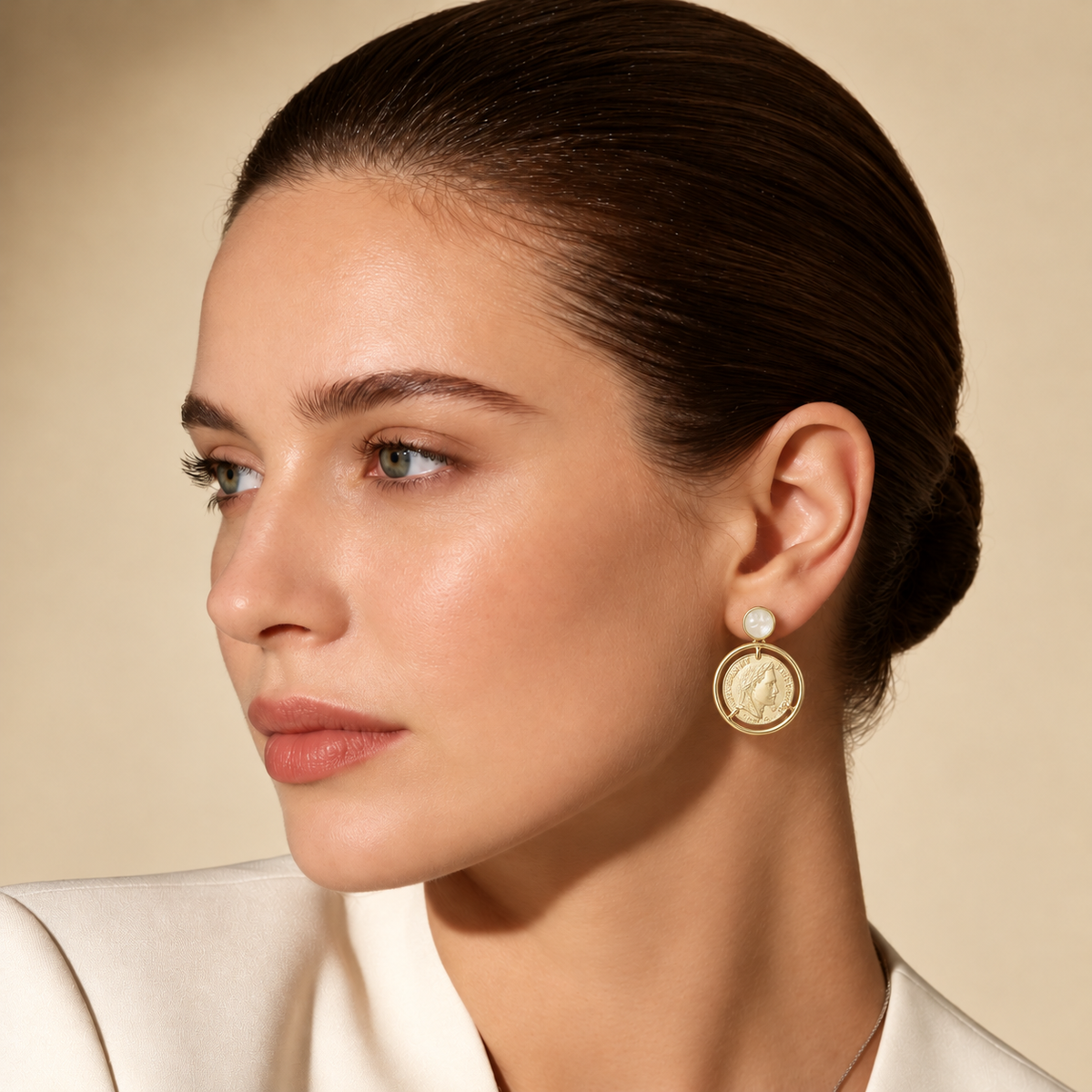 Boucles d’oreilles dorées pendantes à médaillons façon pièces