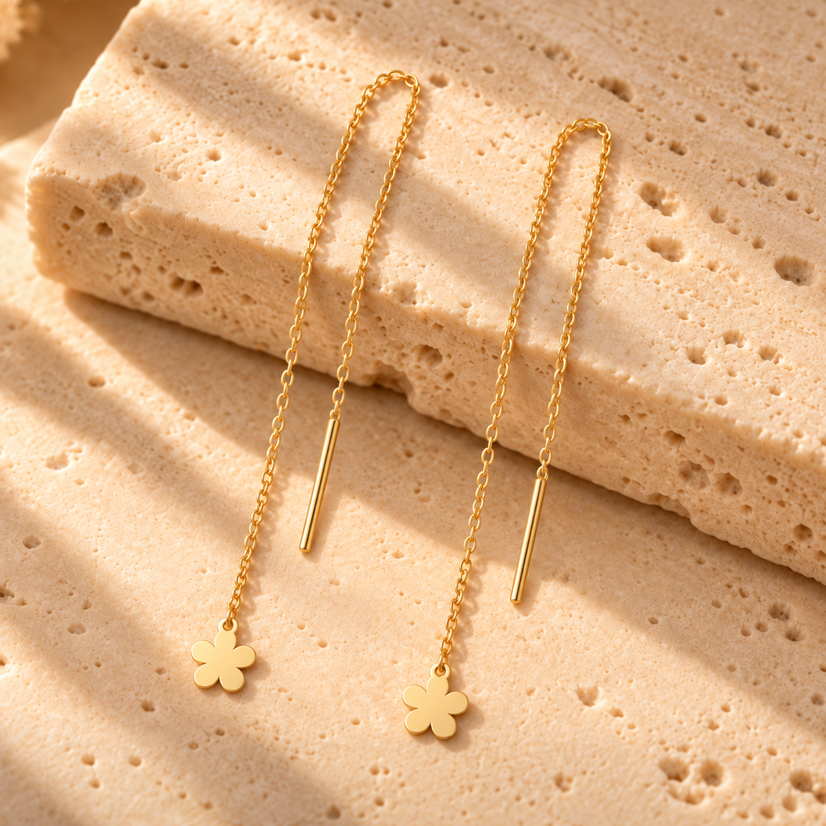 Boucles d’oreilles traversantes Fleur en Or jaune