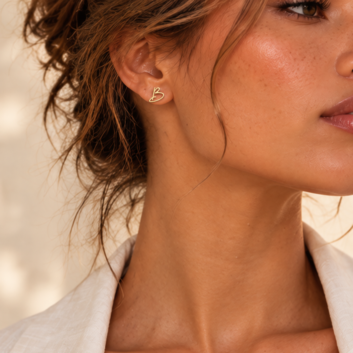 Éléa – Boucles d'oreilles initiale latine en Or