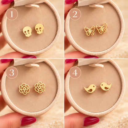 Boucles d’oreilles puces dorées à motifs variés