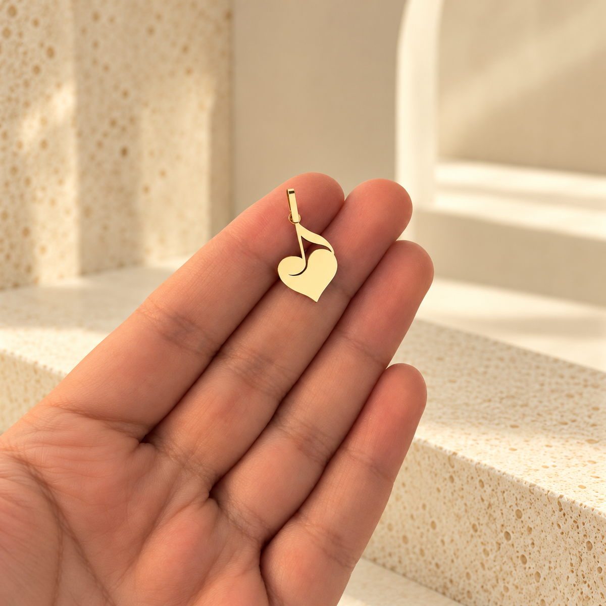 Pendentif doré cœur et note de musique