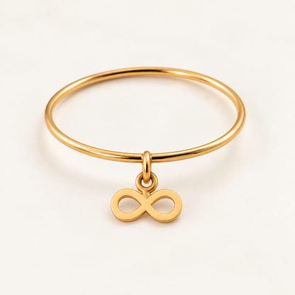 Bague breloque infini en or jaune 18K, anneau fin 1 mm, packshot Charmays