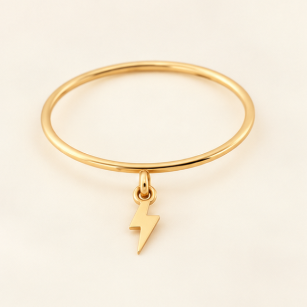 Bague breloque éclair en or jaune 18K, anneau fin 1 mm, packshot Charmays