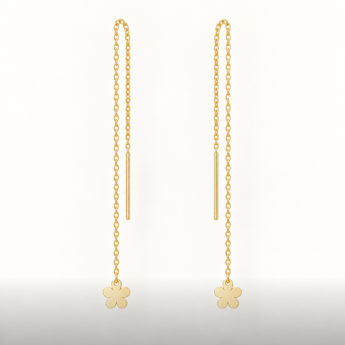 Boucles d’oreilles traversantes fleur en or jaune 18K, packshot Charmays