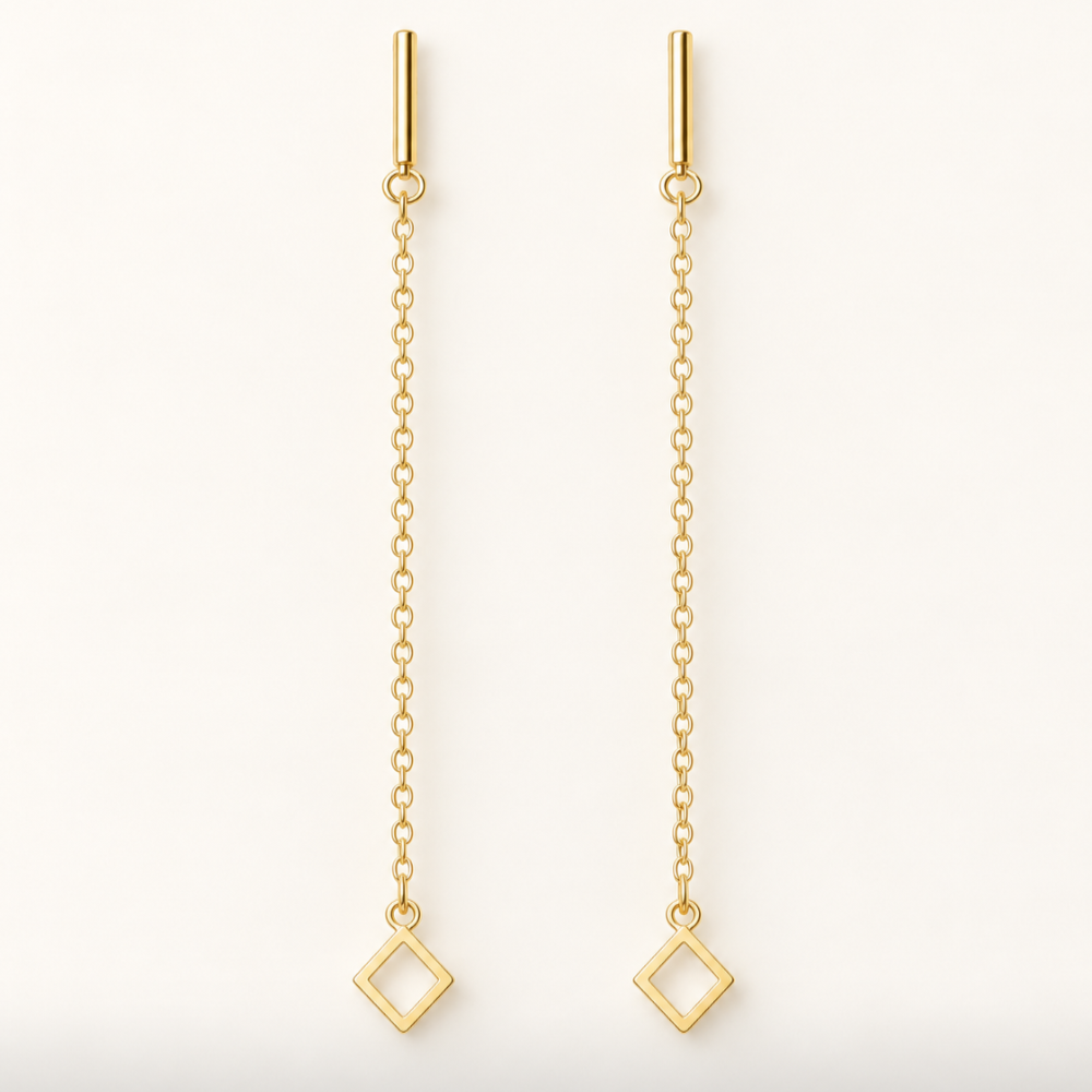 Boucles d’oreilles traversantes losange en or jaune 18K, packshot Charmays